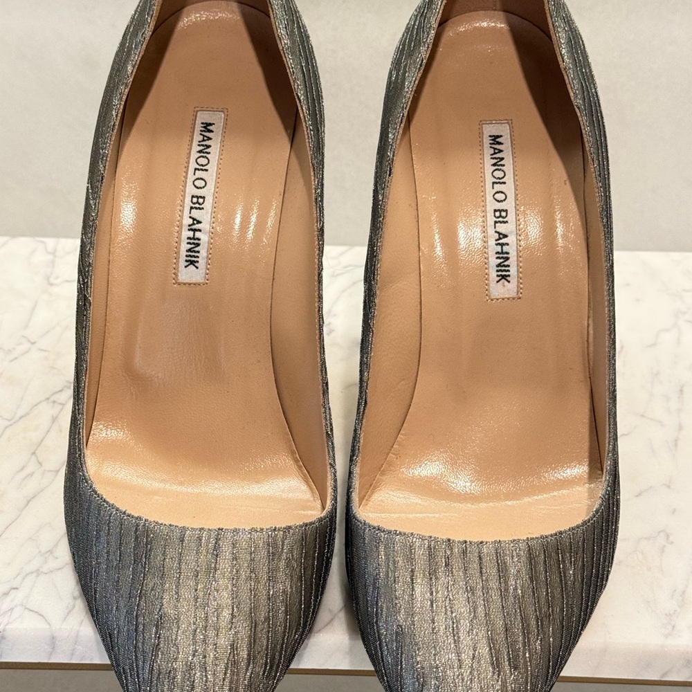 Manolo Blahnik BB Metallic Textured Pointed Toe Pumps Size 39.5 Authentic